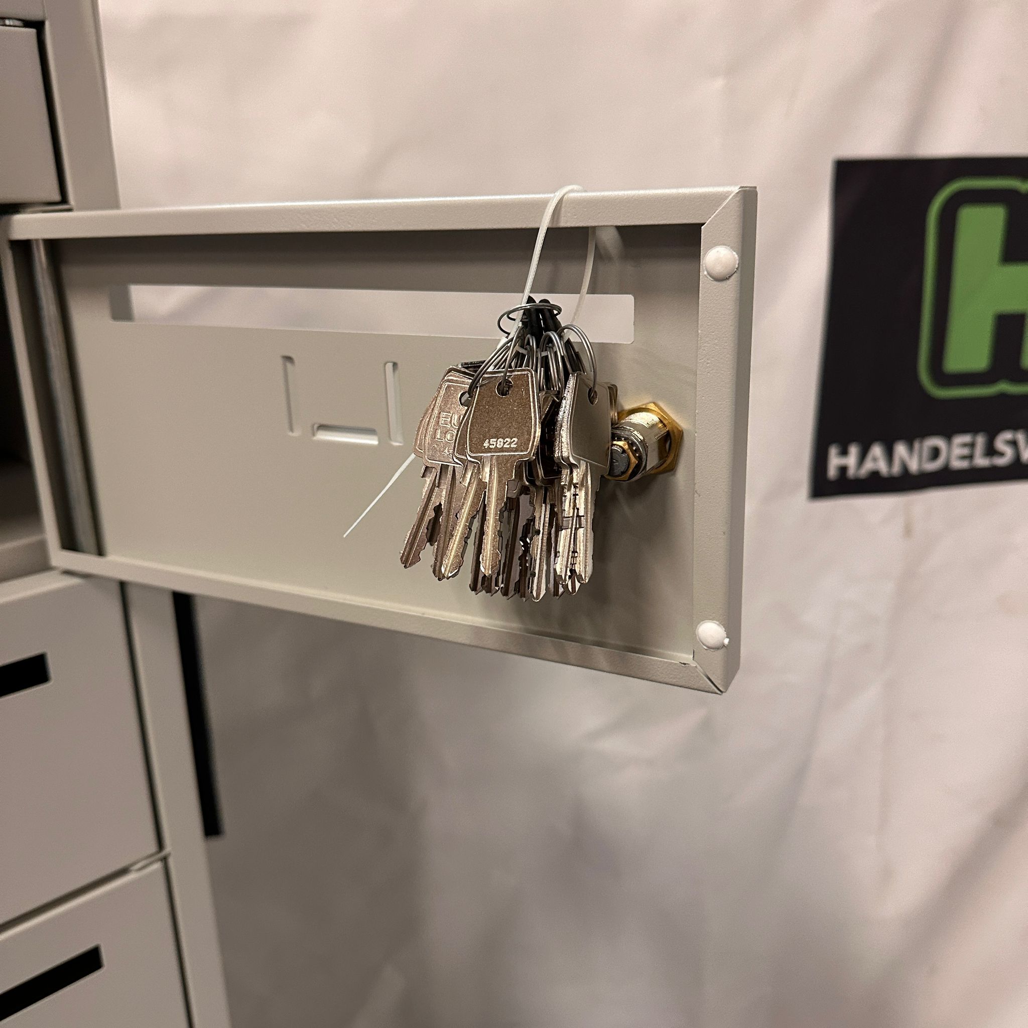 Postkast met 10 vakken op sokkel - 1 kolom, breedte 400 mm - Afbeelding 6