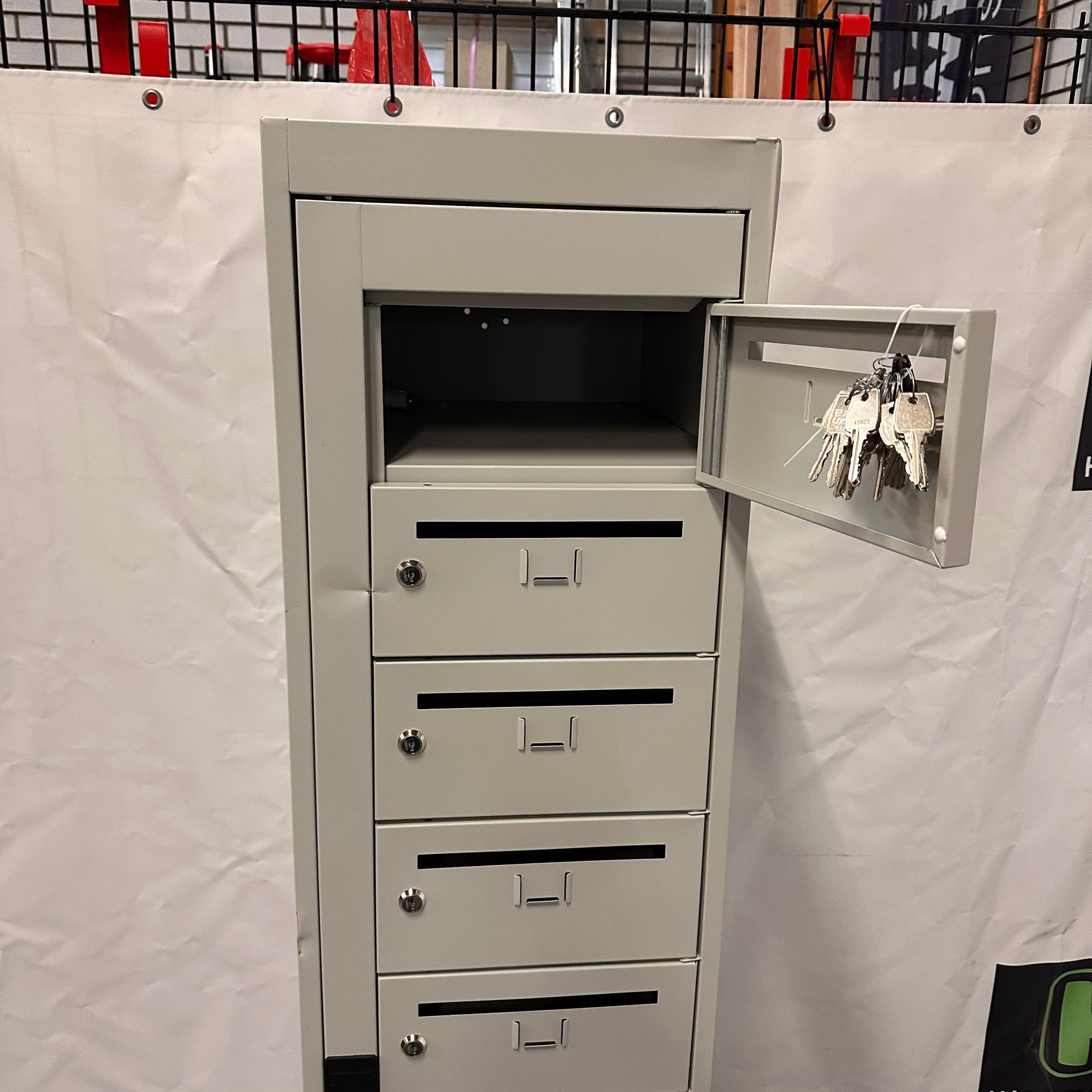 Postkast met 10 vakken op sokkel - 1 kolom, breedte 400 mm - Afbeelding 2