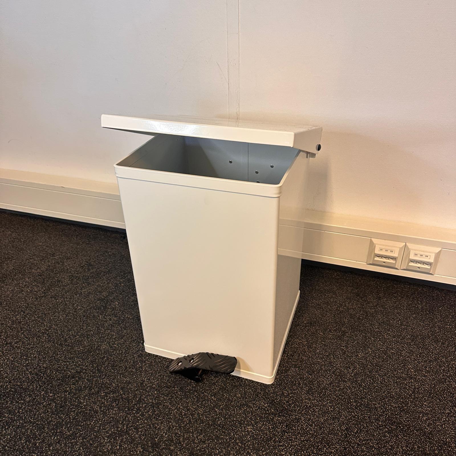 Industriële afvalbak met pedaal, vuurbestendig - 45 l - Afbeelding 4