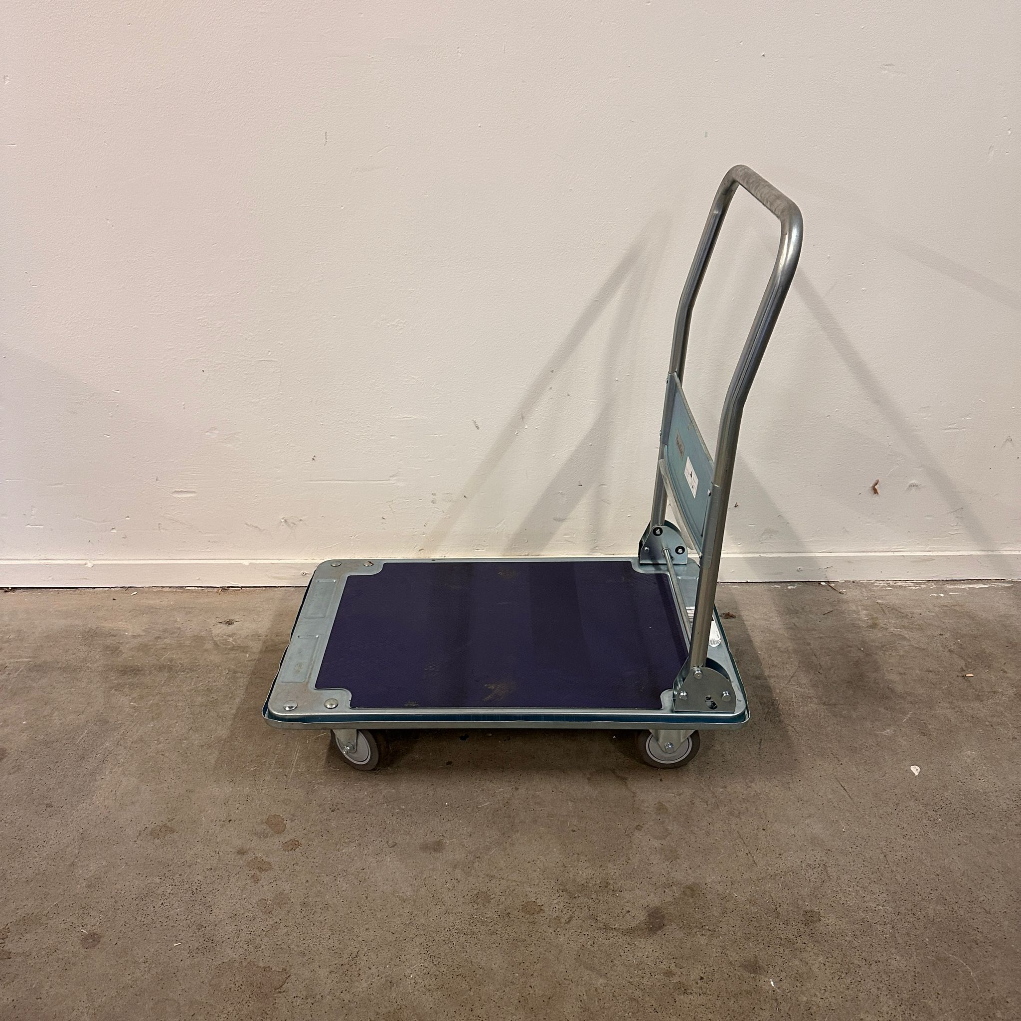 Plateauwagen van staal met neerklapbare duwbeugel - Draagvermogen 200 kg - Afbeelding 2